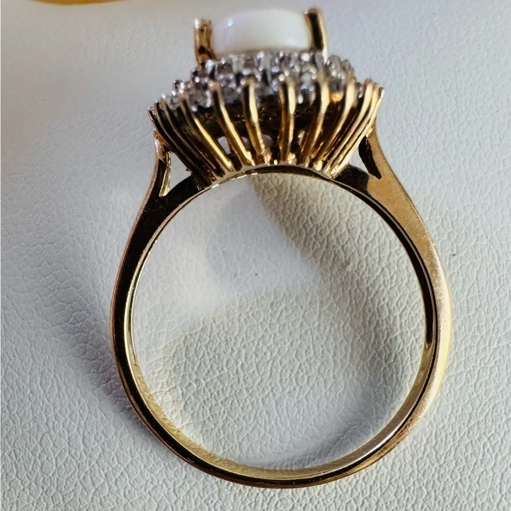 Vintage 10K Yellow Gold Opal Diamond Ring Halo Cocktail Statement size 9